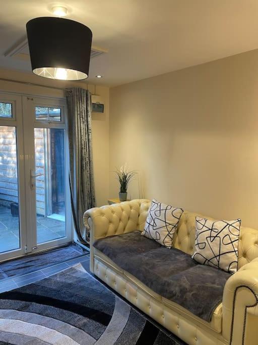 Апартаменты Flat 3 Meadow View Cozy Getaway Hurst Экстерьер фото
